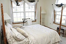bed bedroom interior decor decorating home house real estate digital image stock photo photograph photography assignment Tom Palmer Fantastic Places info@fantasticplaces.com